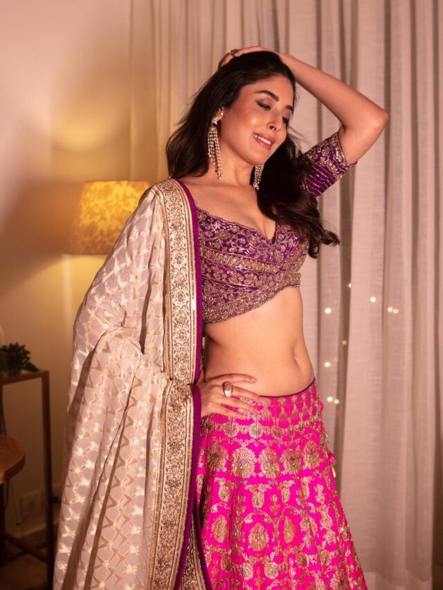 Kritika room was seen giving hot and sizzling poses while sitting on the chair