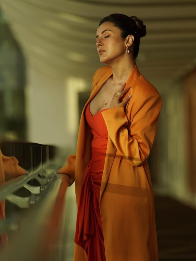SHEHNAAZ GILL ORANGE OUTFIT IS TRENDING ALL OVER IN SOCIAL MEDIA