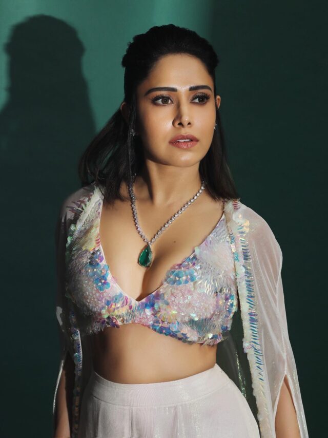 NUSHRAT BARUCHA INDO-WESTERN OUTFIT IS STEALING LIMELIGHT