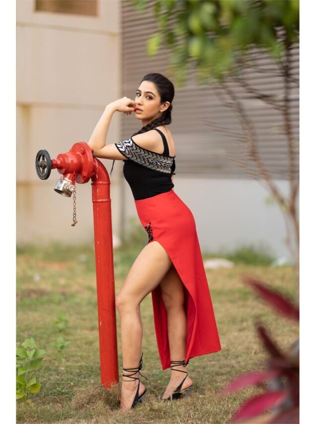 Sara flaunts her bold look in Blood red outfit.