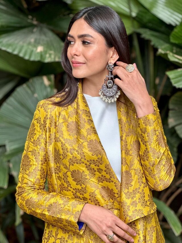 Mrunal Thakur gorgeous look in Traditional outfit.