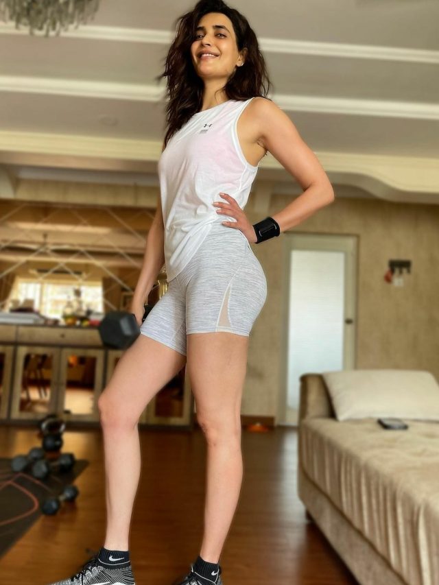 Karishma Tanna Mind blowing fitness diet plan for sleek body.