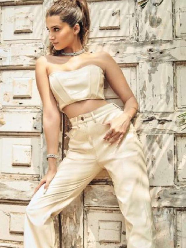 Tara Sutaria Straight Fit Trendy Pants look.