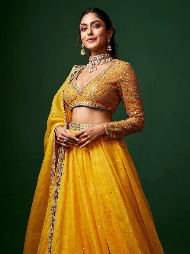 Mrunal Thakur’s Festive Ethnic Outfits For This Navratri